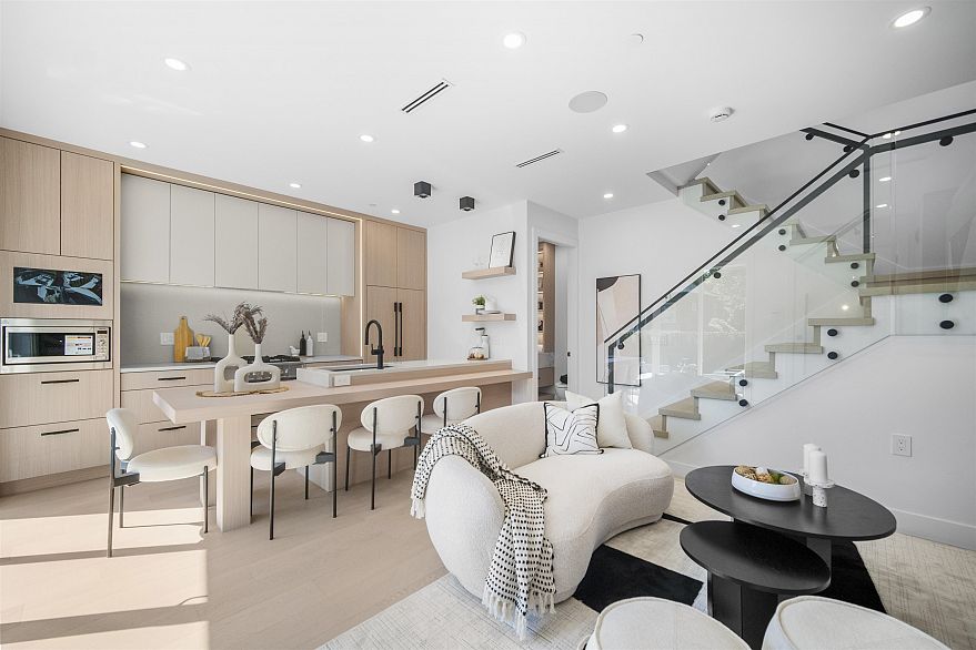 1 5033 Prince Albert Street