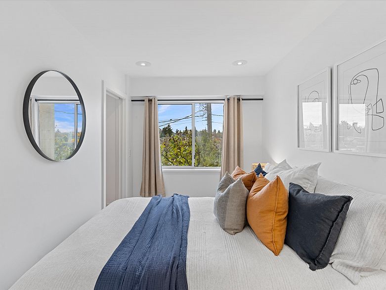 201 4315 Fraser Street