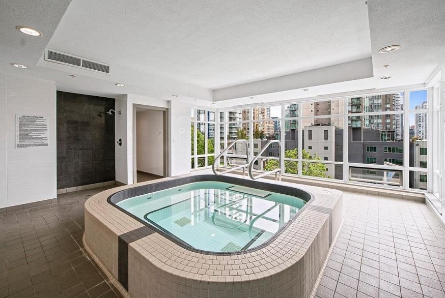 305 535 Smithe Street