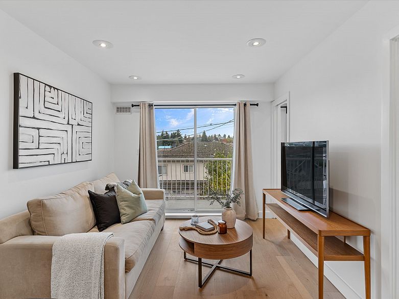 201 4315 Fraser Street