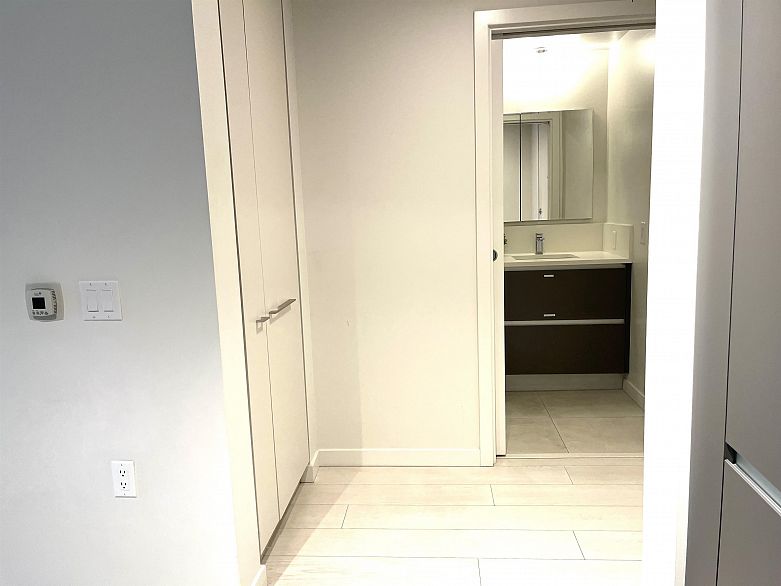 911 180 E 2ND AVENUE, Vancouver BC V5T 0K4