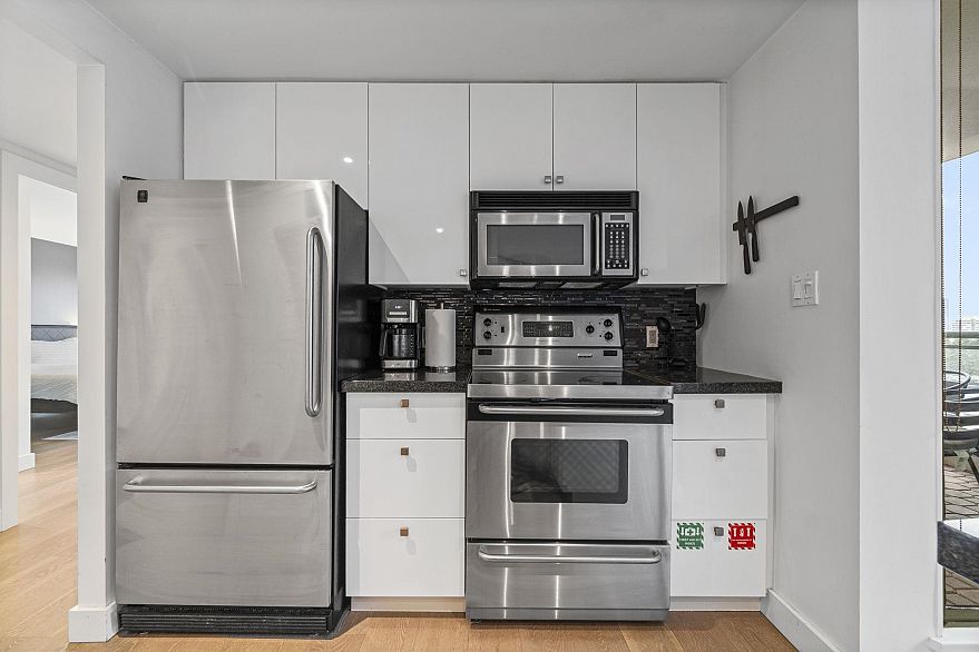 501 789 Jervis Street