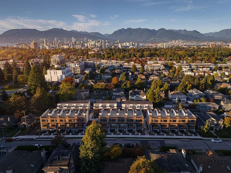 121 471 W 28th Avenue