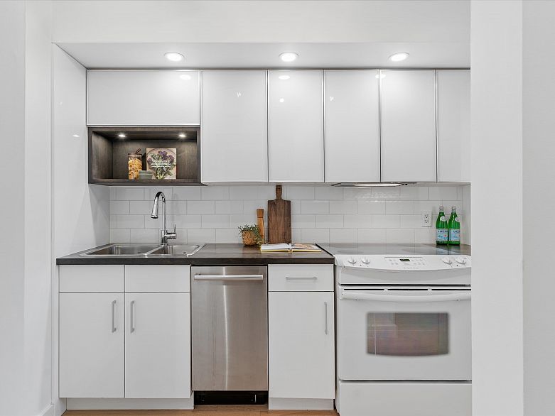 201 4315 Fraser Street