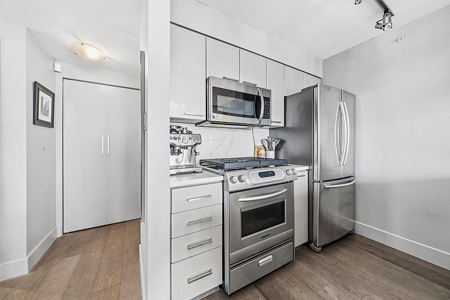 906 1438 Richards Street