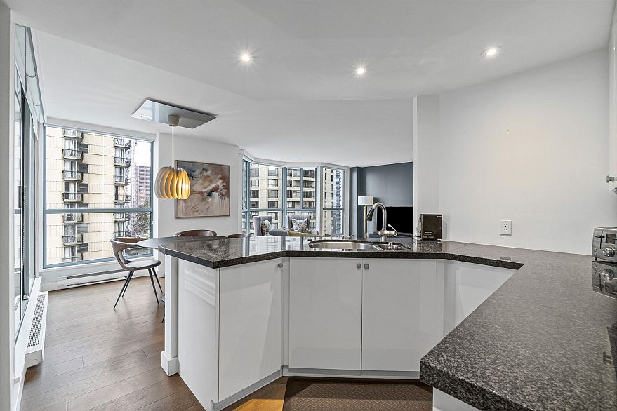 501 789 Jervis Street