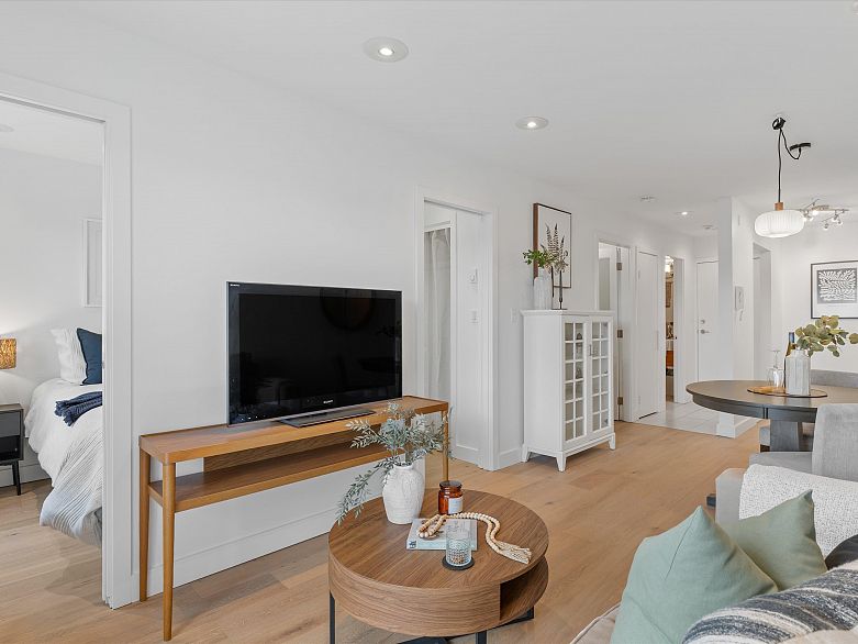 201 4315 Fraser Street