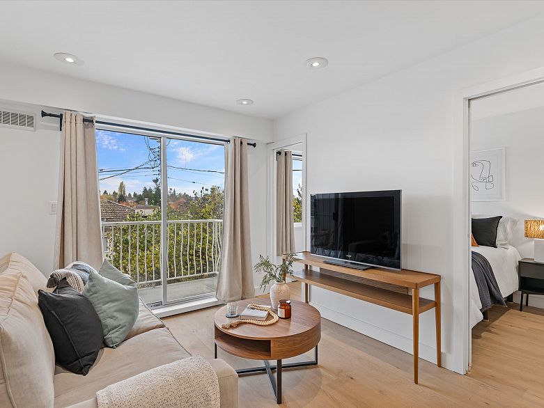 201 4315 Fraser Street