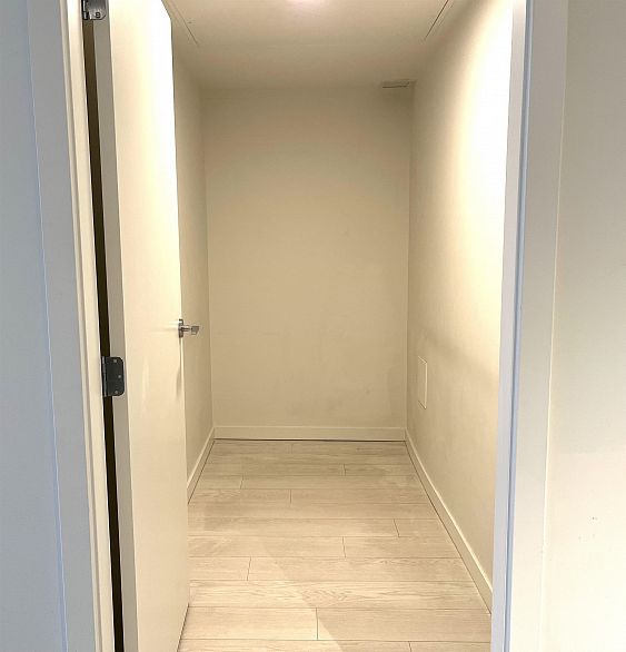 911 180 E 2ND AVENUE, Vancouver BC V5T 0K4