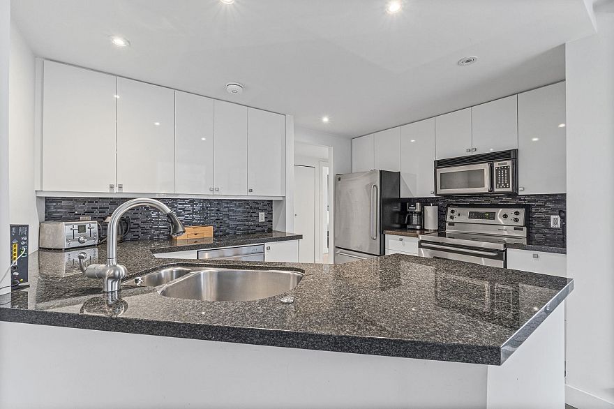 501 789 Jervis Street