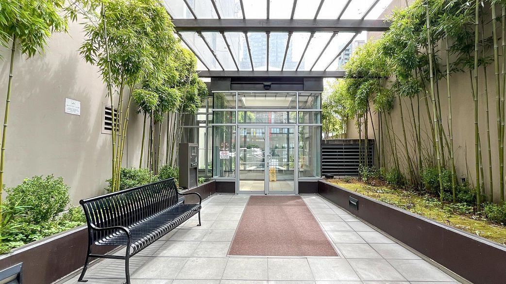 809 822 Seymour Street