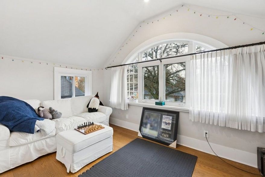 2075 W 48TH AVENUE, Vancouver BC V6M 2P4