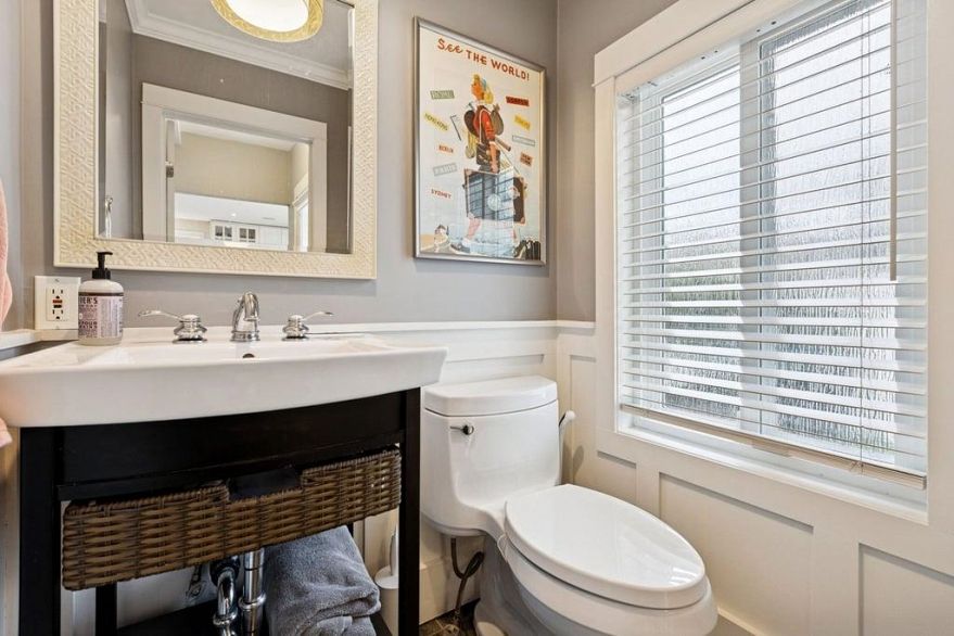 2075 W 48TH AVENUE, Vancouver BC V6M 2P4