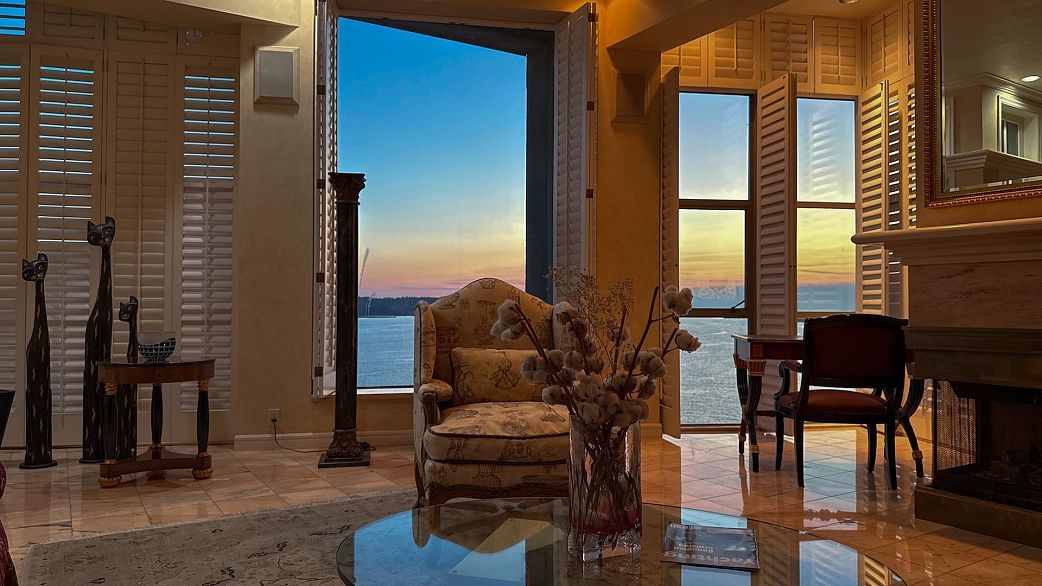 17 1861 Beach Avenue