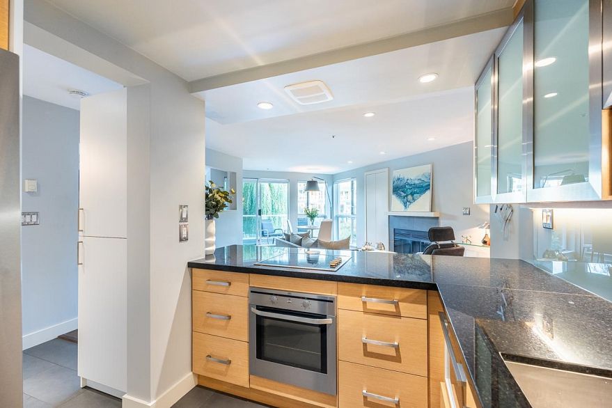 204 1551 Mariner Walk