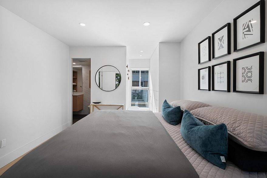 301 1350 Comox Street