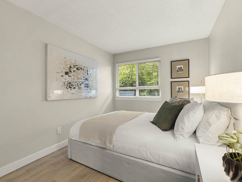 216 1990 W 6th Avenue