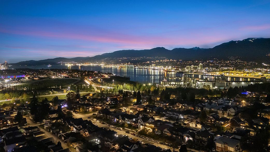 1 3623 Triumph Street