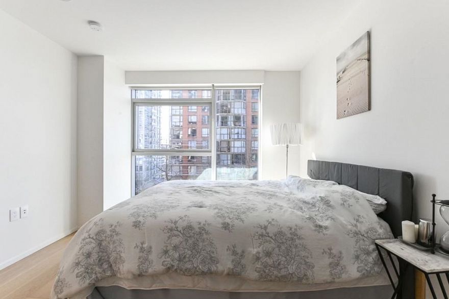 402 889 Pacific Street