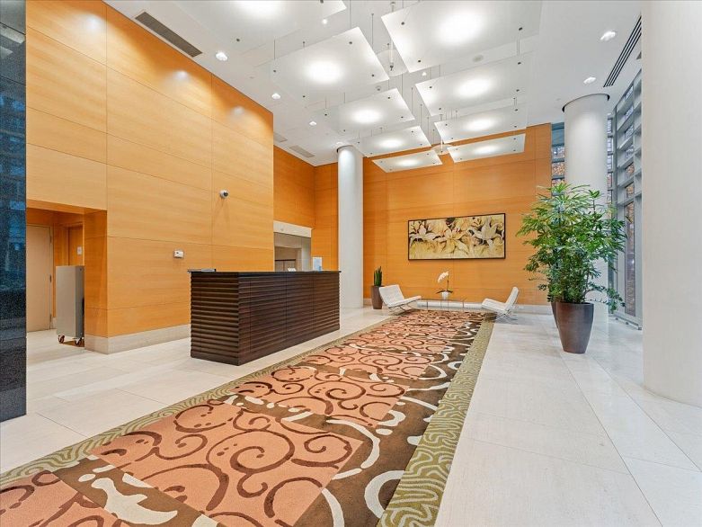 1008 590 Nicola Street