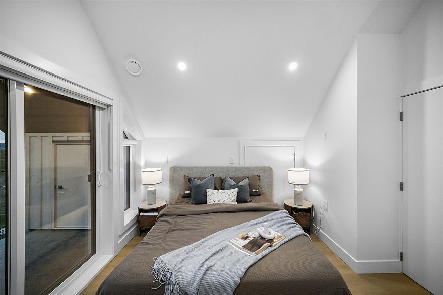 1 3623 Triumph Street