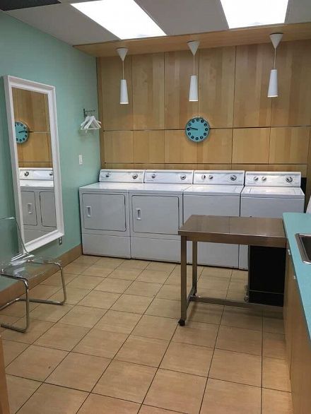 410 1975 Pendrell Street