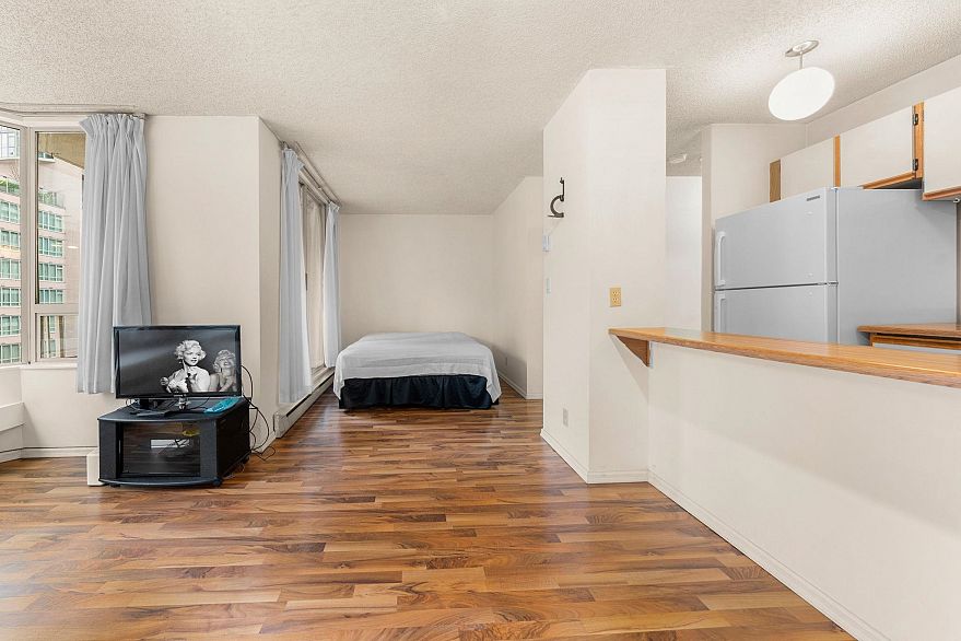 307 1330 Hornby Street