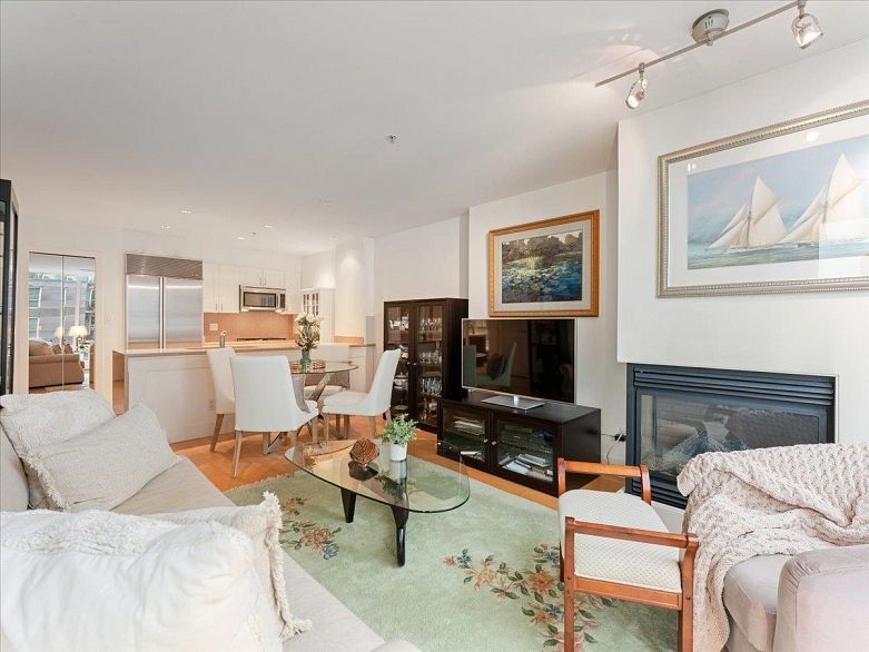 1008 590 Nicola Street