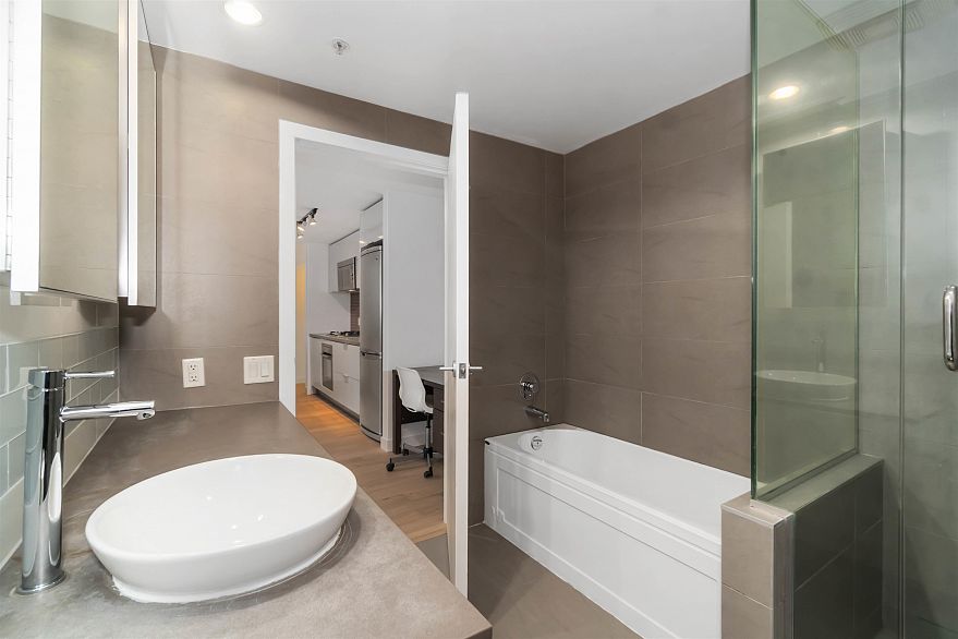 2803 108 W Cordova Street