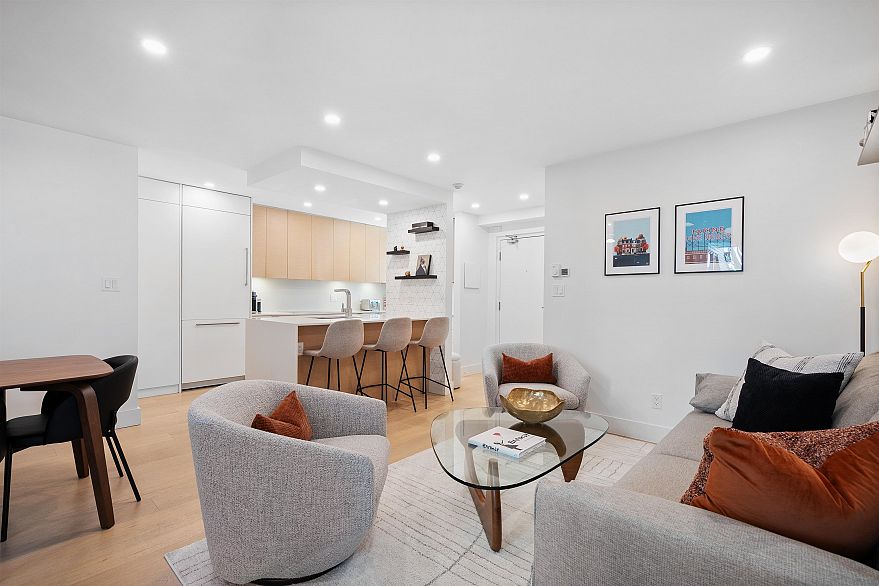 301 1350 Comox Street