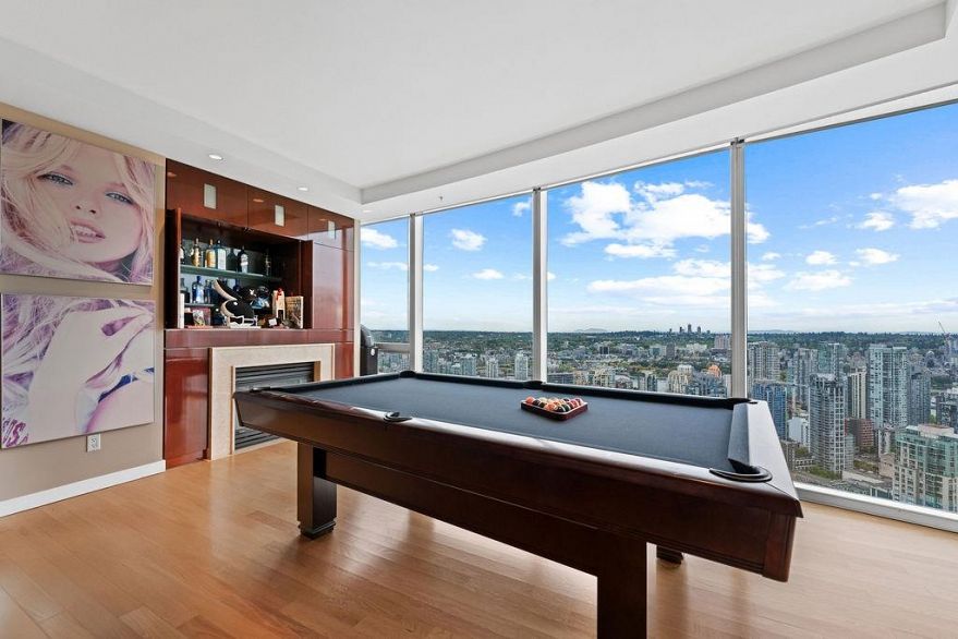 4303 938 Nelson Street