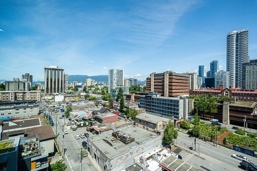 1202 1003 Burnaby Street