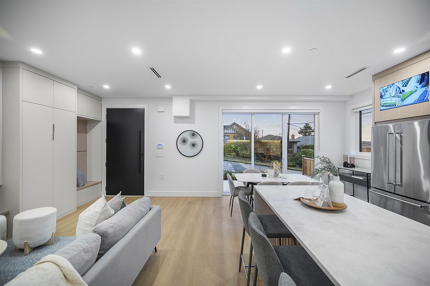 1 3623 Triumph Street