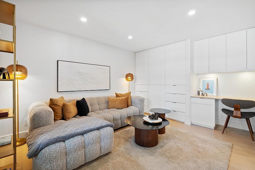 301 1350 Comox Street