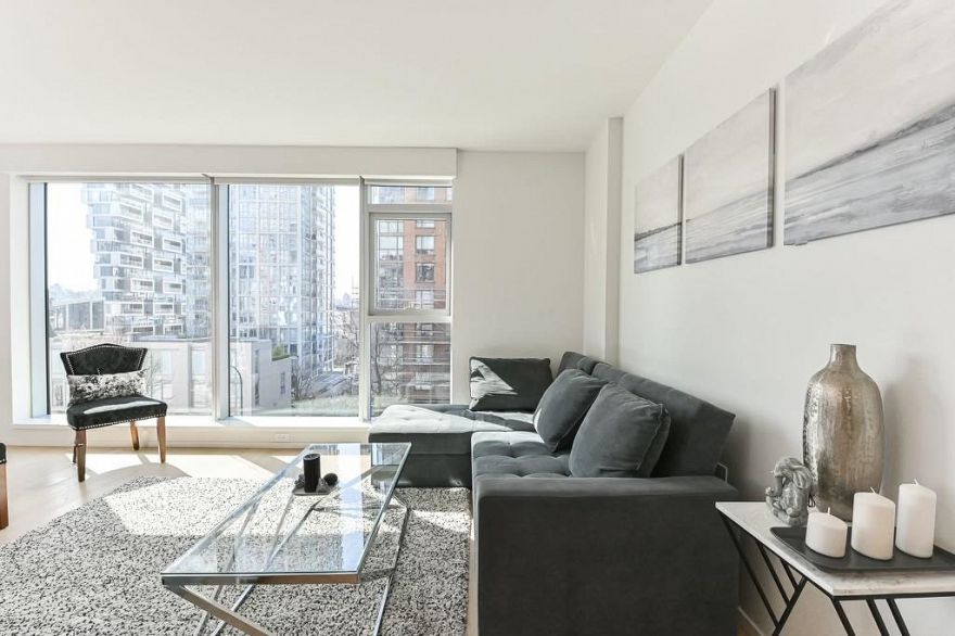 402 889 Pacific Street