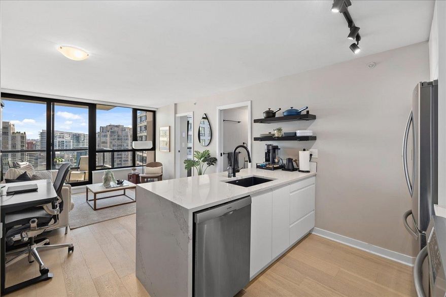 2308 928 Homer Street