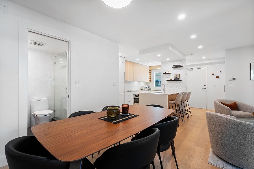 301 1350 Comox Street