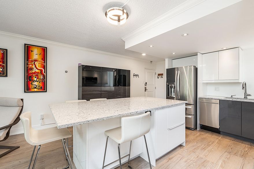 201 1995 Beach Avenue