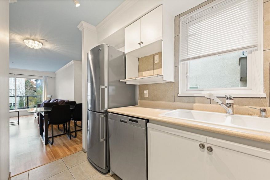 201 1554 Burnaby Street