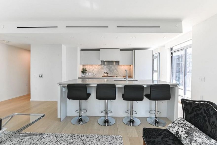 402 889 Pacific Street