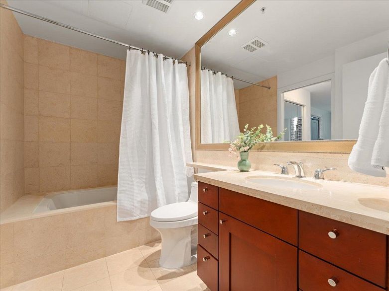 1008 590 Nicola Street