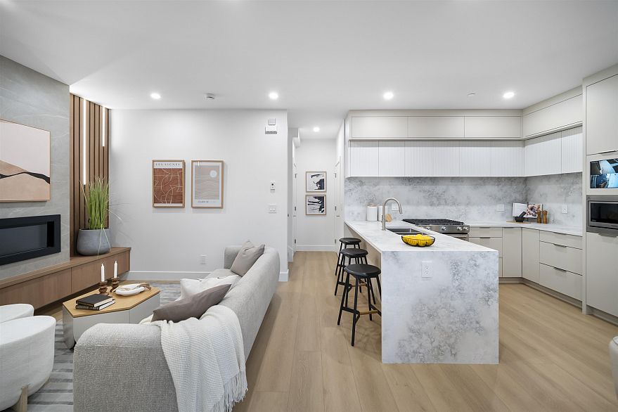 1 3563 E 25th Avenue