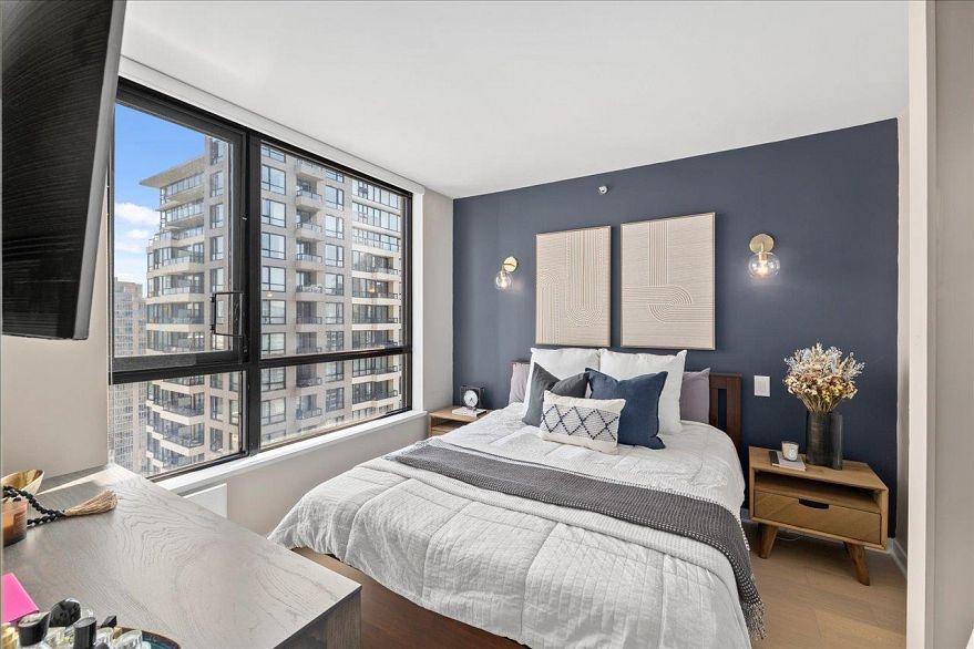 2308 928 Homer Street