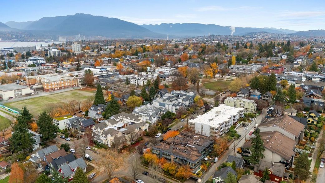 208 1516 Charles Street