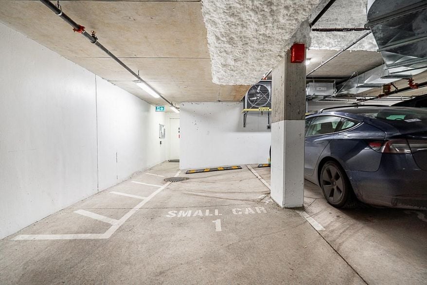 158 W Woodstock Avenue