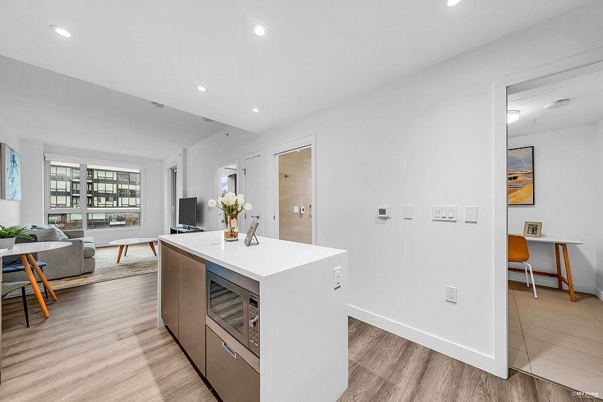 407 6328 Cambie Street