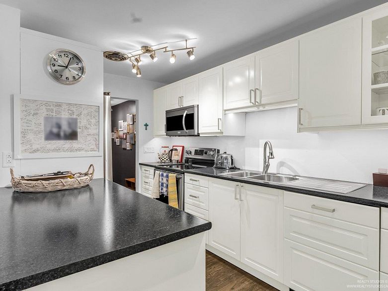 3 2146 W 43rd Avenue