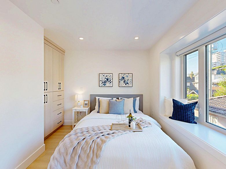 2 3425 Archimedes Street