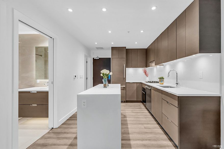 407 6328 Cambie Street