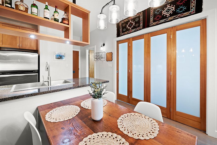 207 2515 Ontario Street